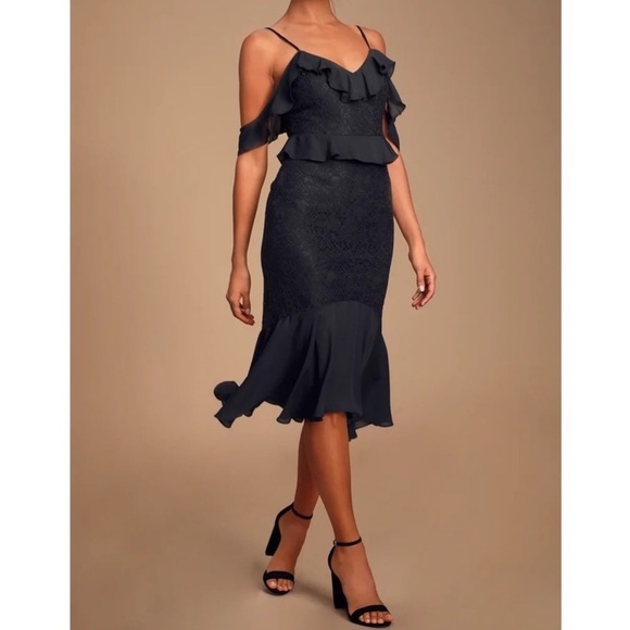 NWOT Lulus of Romance Black Lace Cold-Shoulder Midi Dress XSmall - Picture 1 of 9